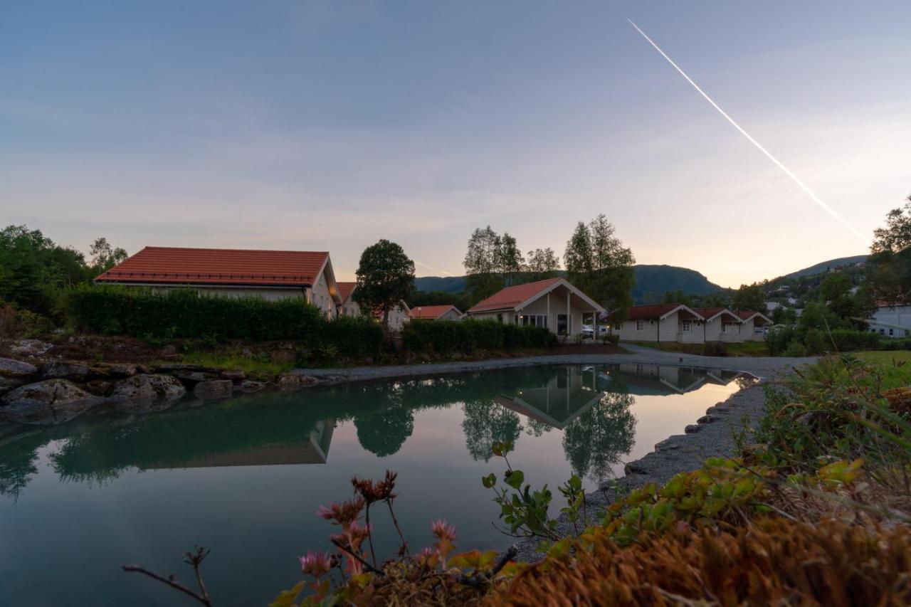 Jolstraholmen Camping Og Hytter Vassenden Exterior photo
