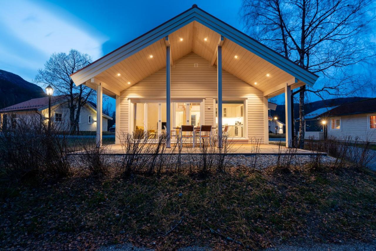 Jolstraholmen Camping Og Hytter Vassenden Exterior photo